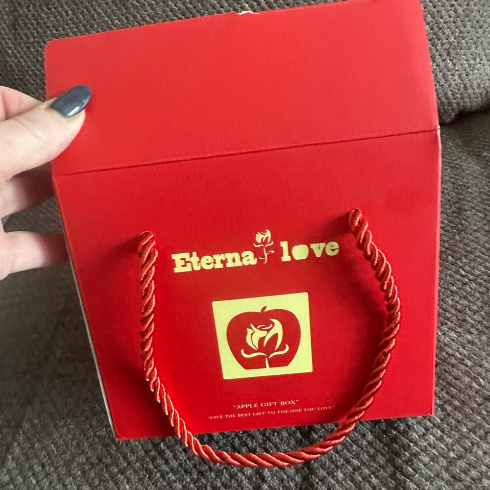 Eterna Love Red Apple Gift Box, New never used